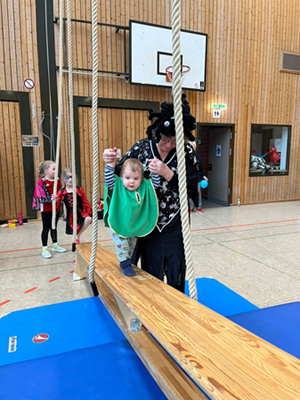 bild_5_impressionen_elternkind-turnen-300x300